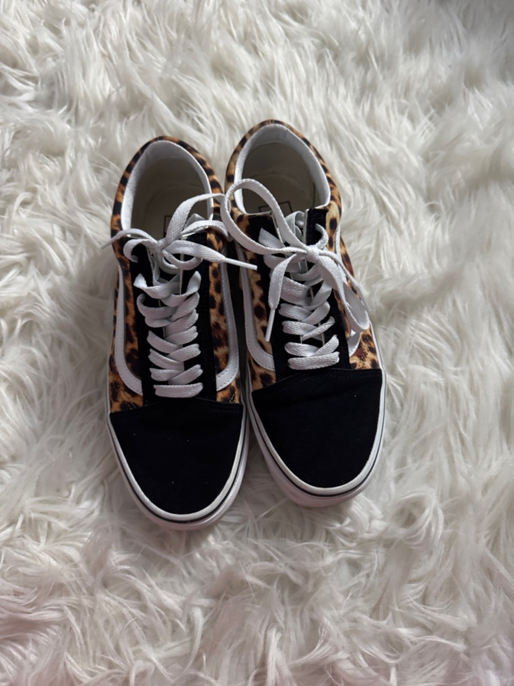 Vans Old Skool Leopard Print Low Top Sneakers (Women’s 8.5, Men’s 7.0)